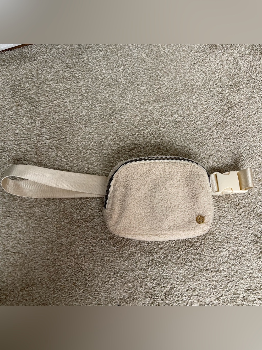 Lululemon‎ Everywhere Fleece Belt Bag Crossbody White Sherpa Fanny Gold Belt